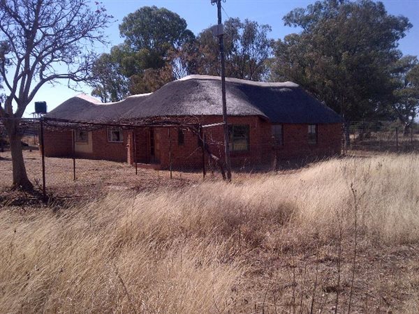 3.7 ha Smallholding