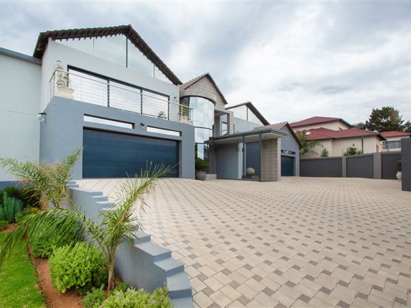 5 Bed House in Ruimsig