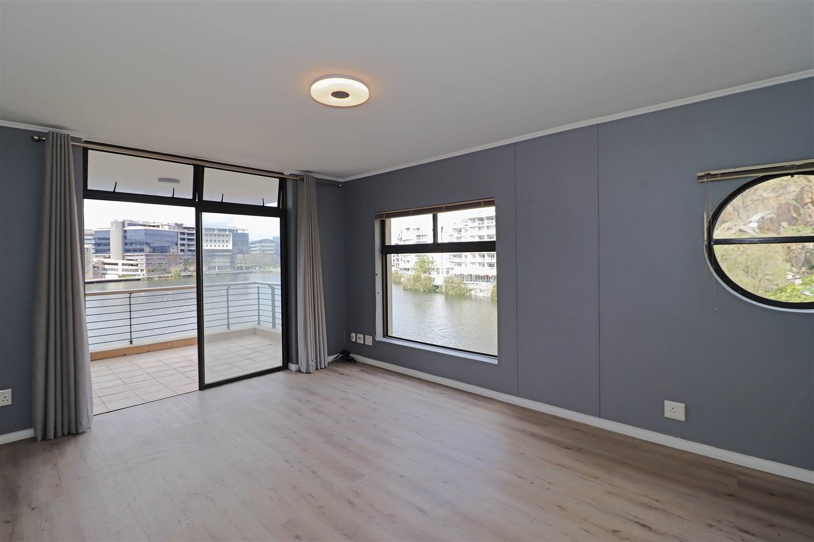 2 Bed Flat in Tyger Waterfront photo number 3
