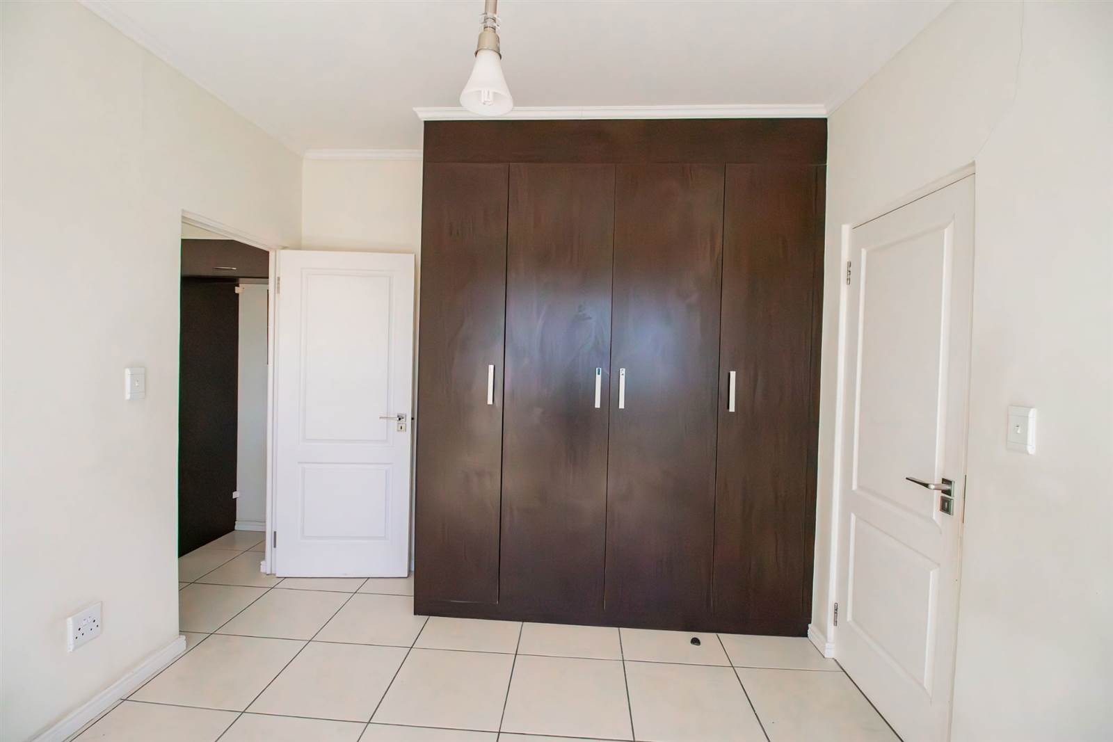 1 Bed Apartment in Somerset West Central photo number 12