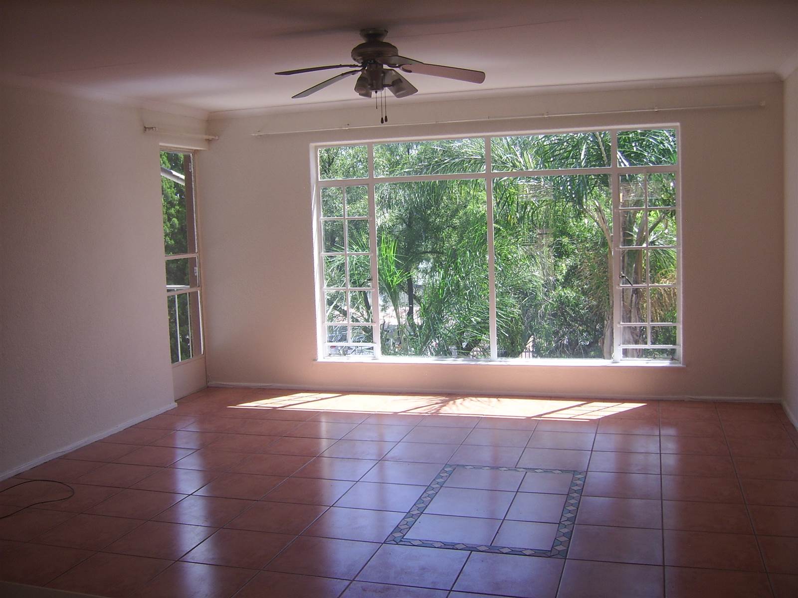 2 Bed Apartment in Florida photo number 3