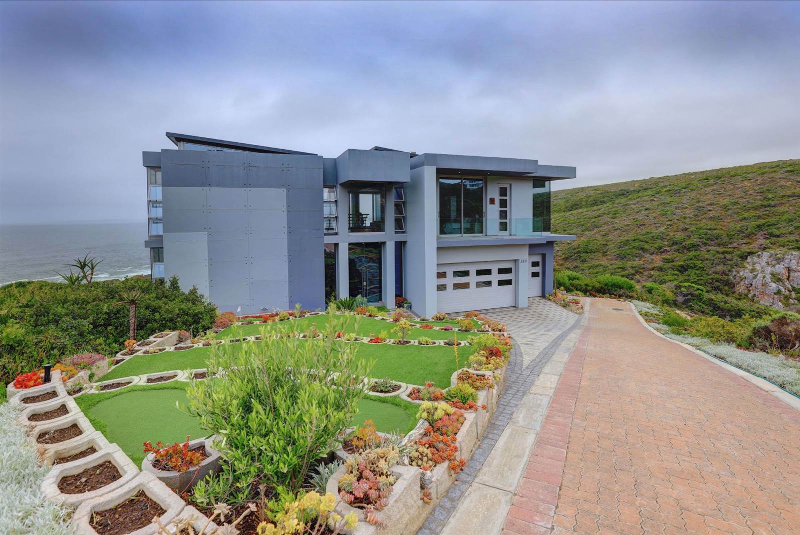 4 Bed House in Pinnacle Point Golf Estate photo number 7