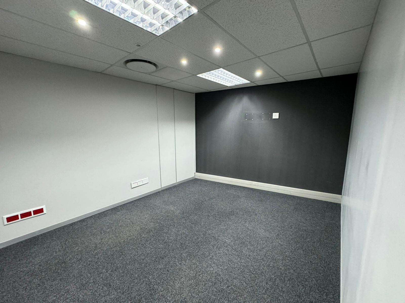 143  m² Commercial space in Sandown photo number 11