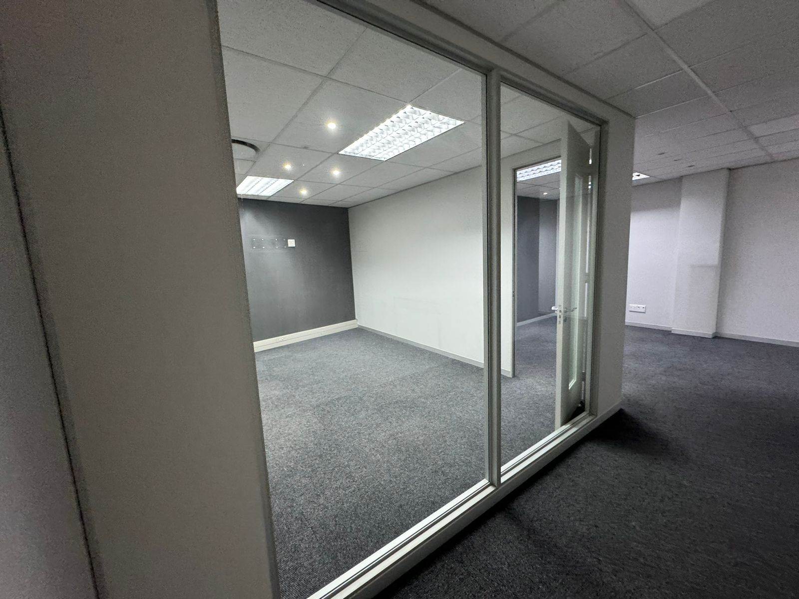 143  m² Commercial space in Sandown photo number 13