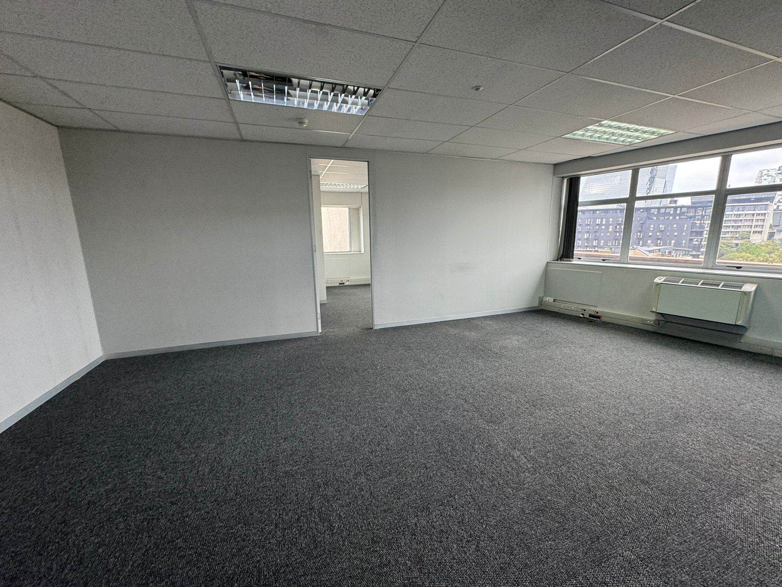 143  m² Commercial space in Sandown photo number 15