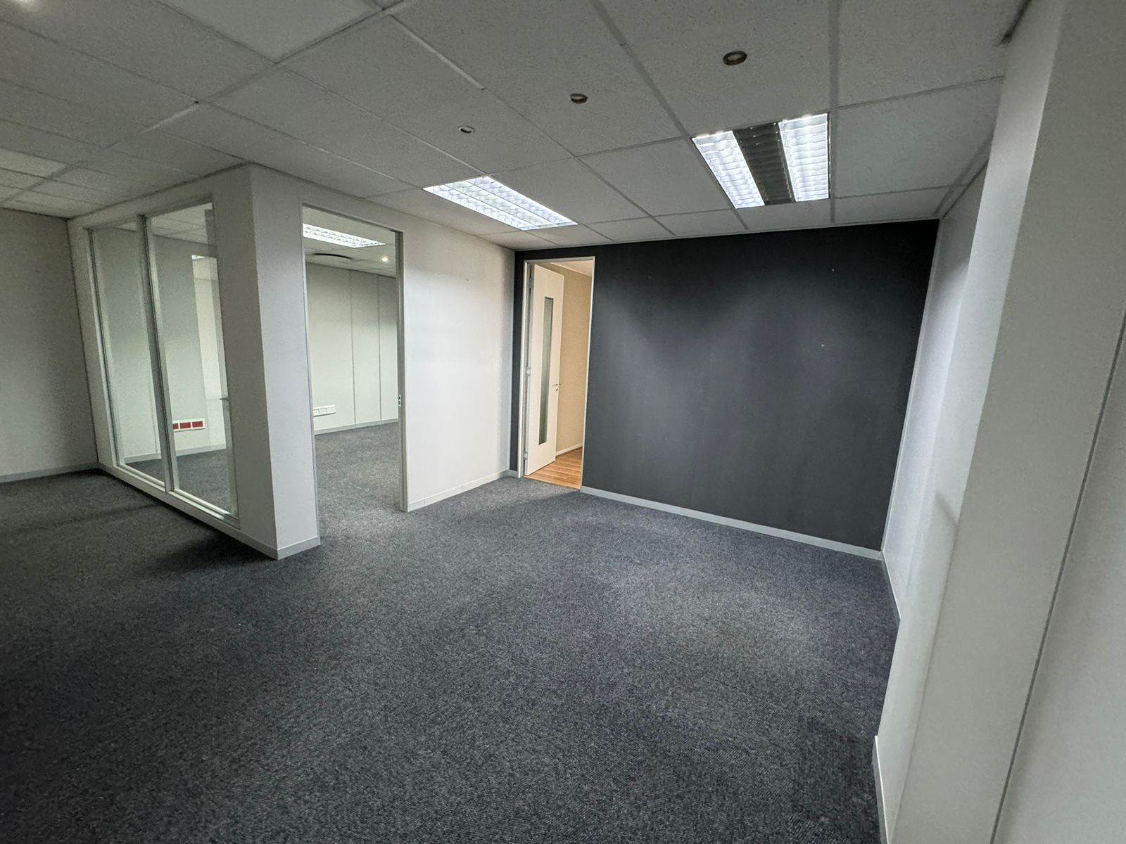 143  m² Commercial space in Sandown photo number 7