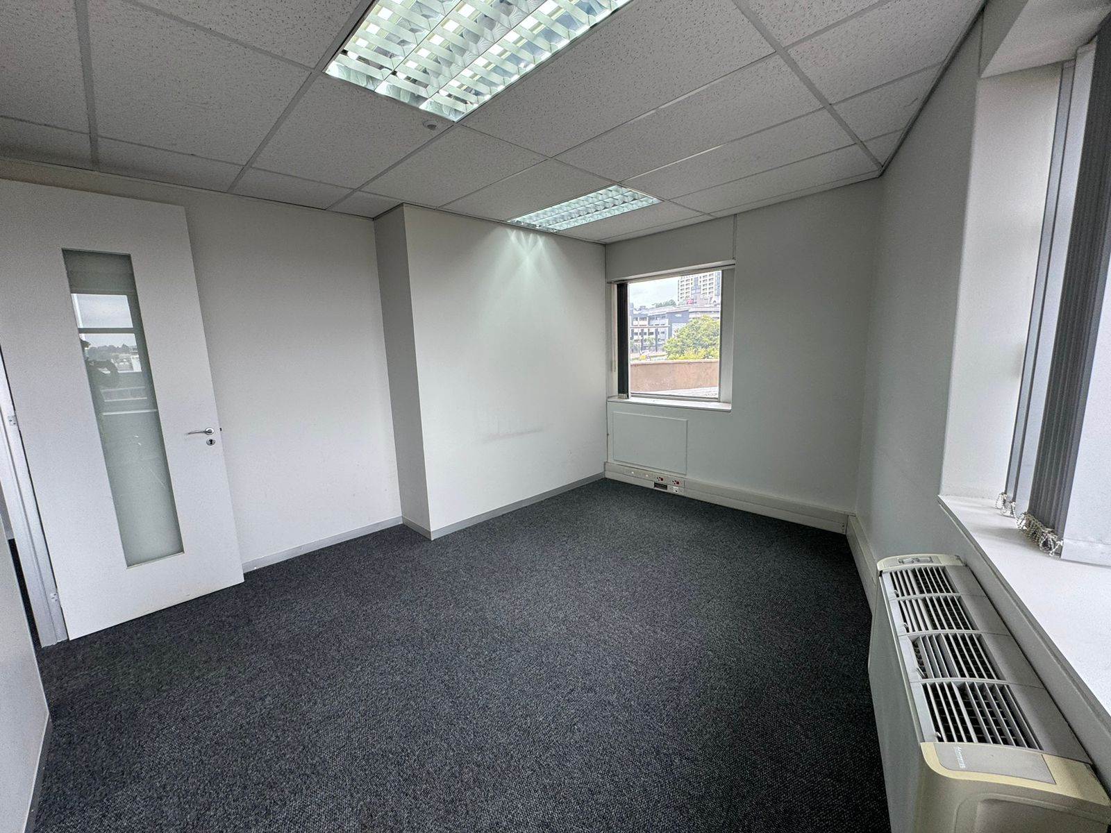 143  m² Commercial space in Sandown photo number 22
