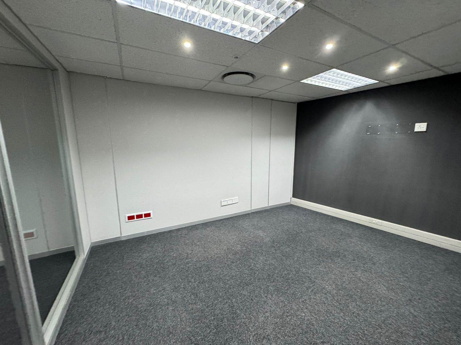 143  m² Commercial space in Sandown photo number 10