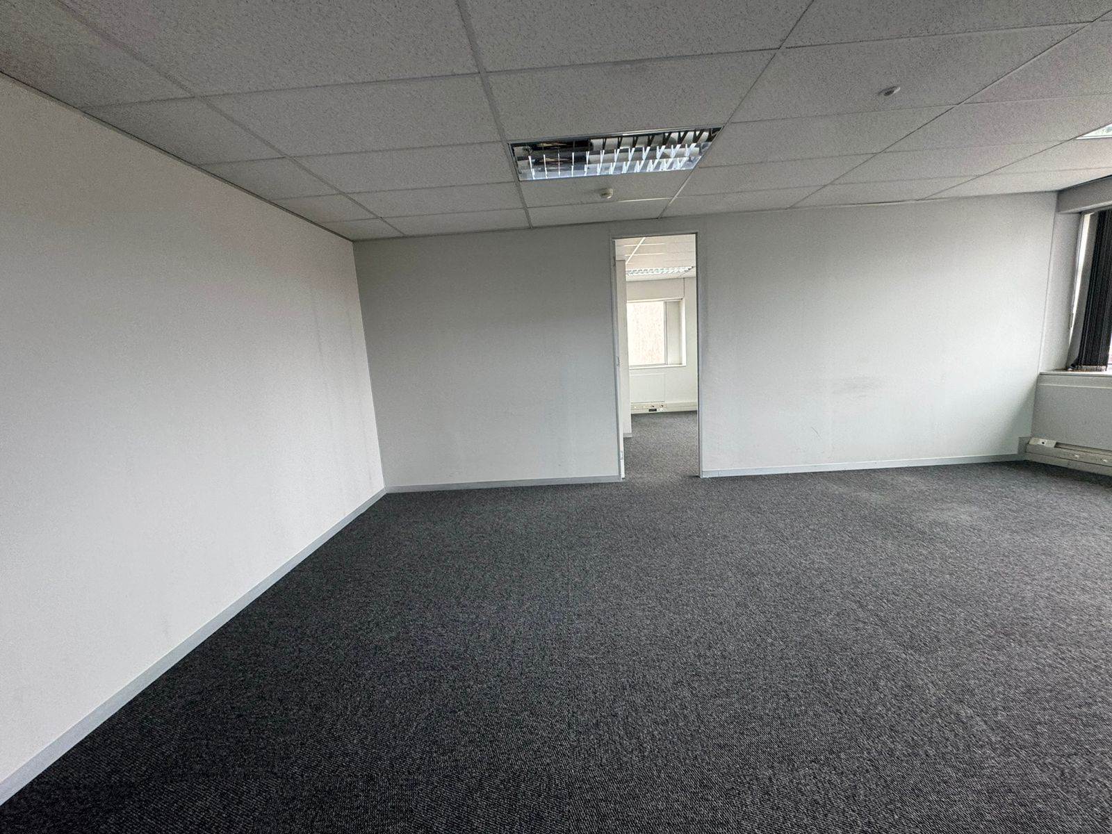 143  m² Commercial space in Sandown photo number 14