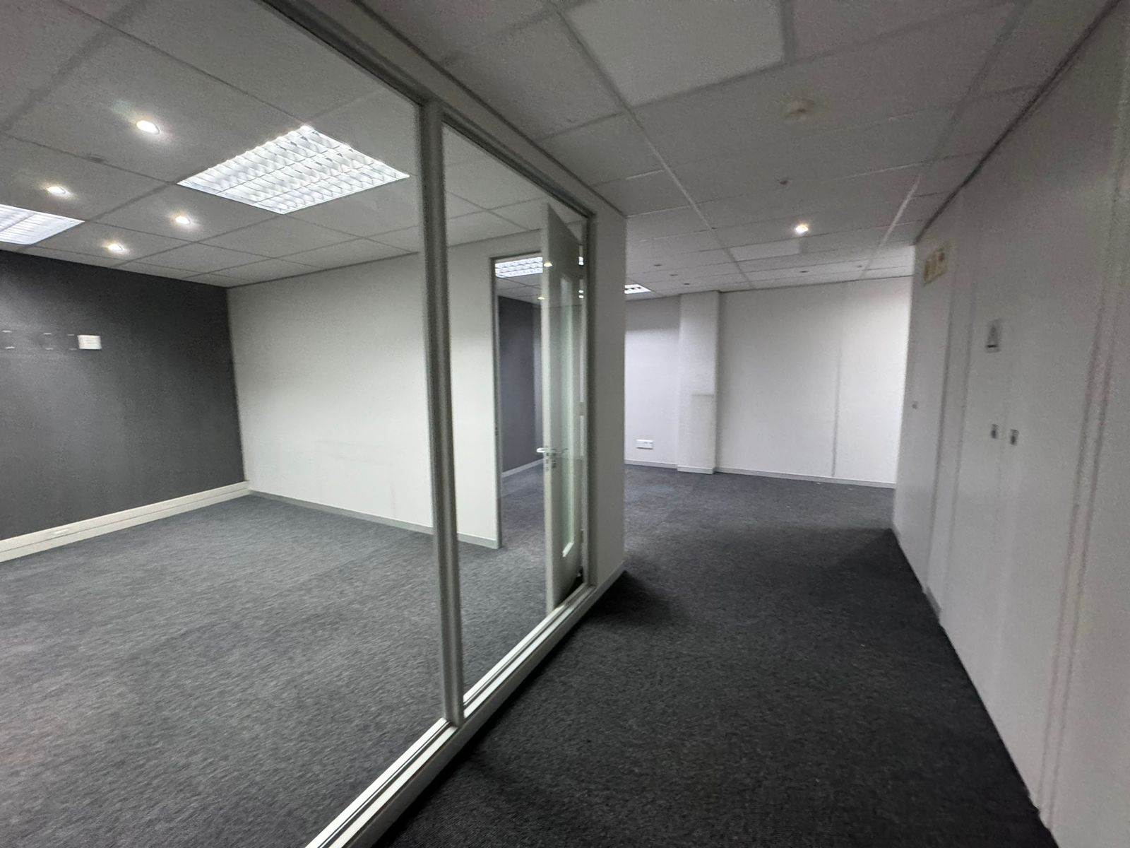 143  m² Commercial space in Sandown photo number 12