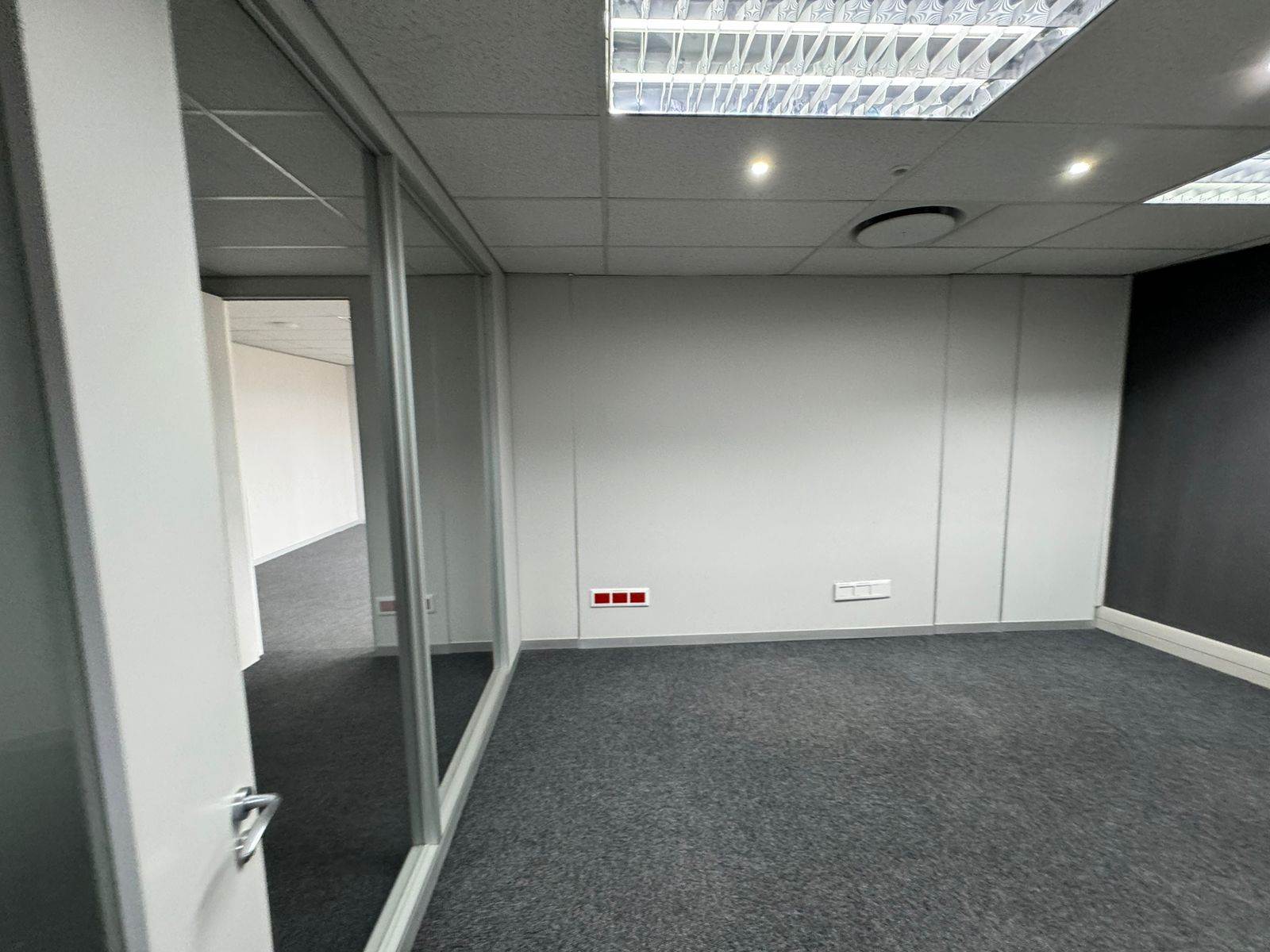 143  m² Commercial space in Sandown photo number 8