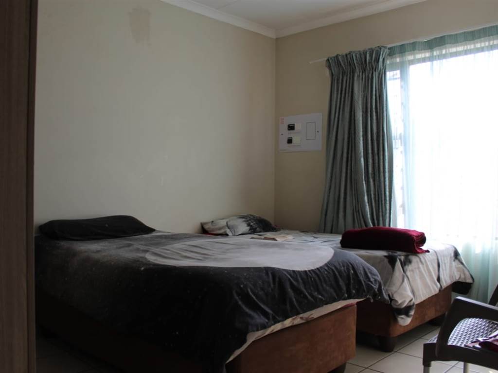 2 Bed Townhouse in Potchefstroom Central photo number 7