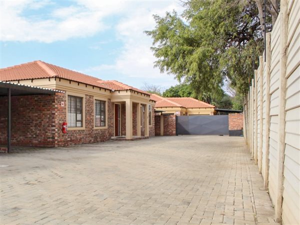 2 Bed Townhouse in Potchefstroom Central