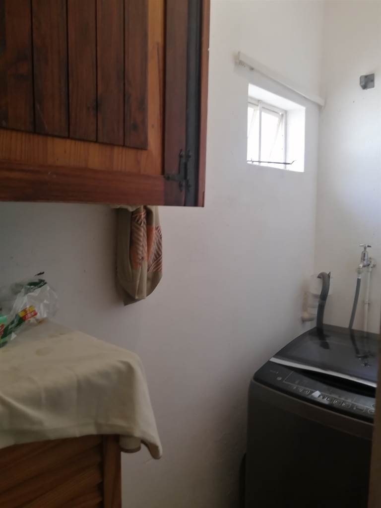 4 Bed House in Graaff Reinet photo number 23