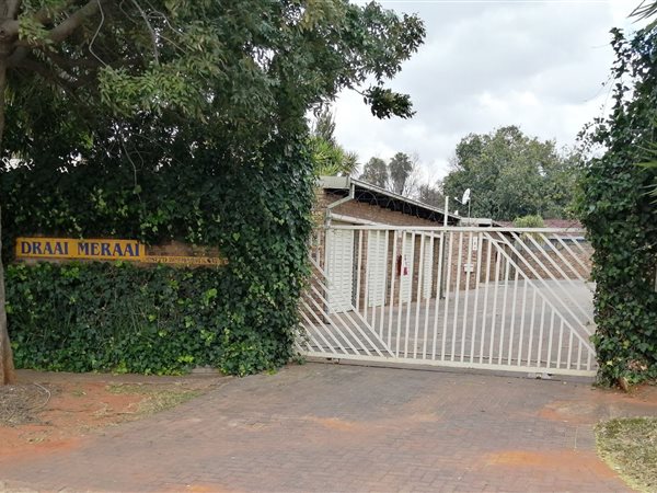 826  m² Commercial space in Silverton