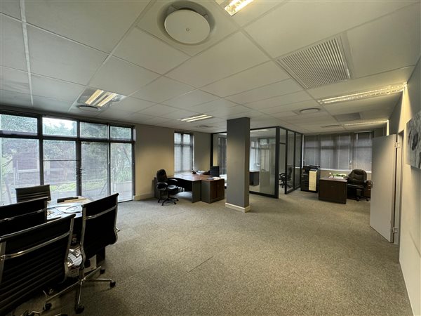 124  m² Commercial space