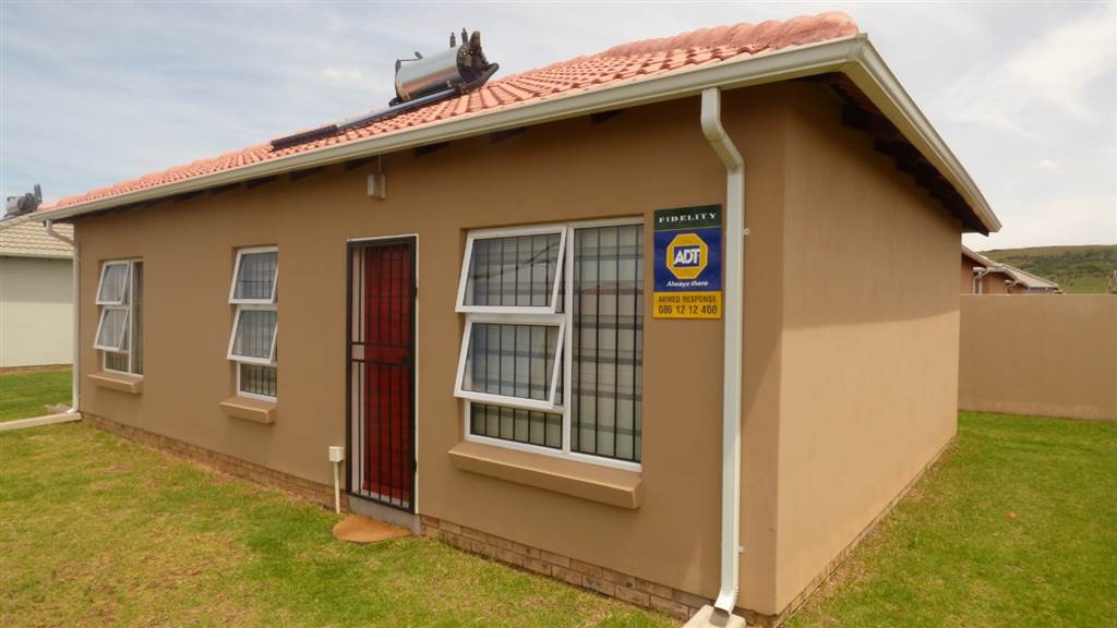 2 Bed House in Lenasia photo number 4