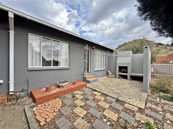 3 Bedroom Townhouse 3 Bedroom Townhouse