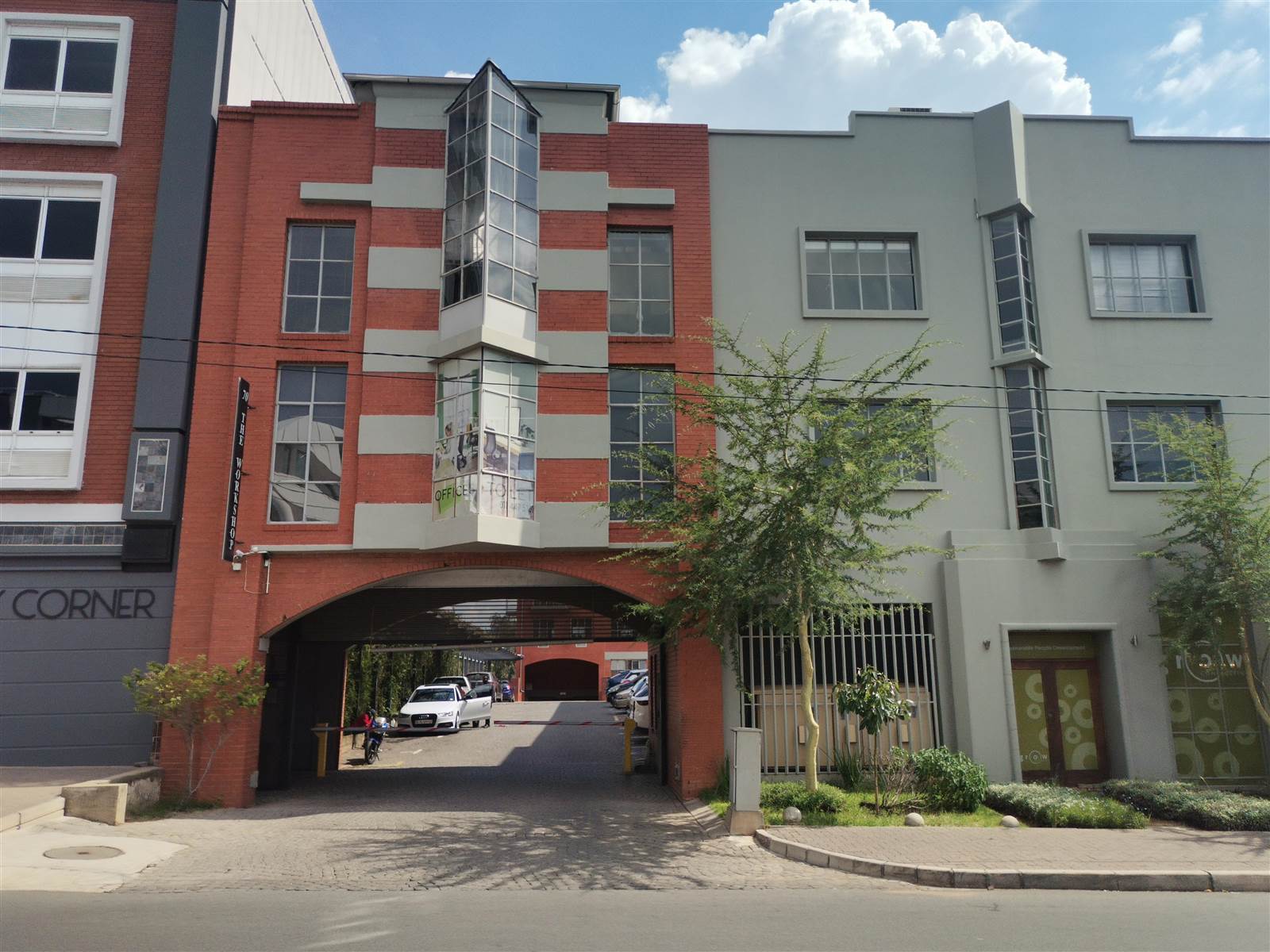 291  m² Commercial space in Parktown North photo number 2
