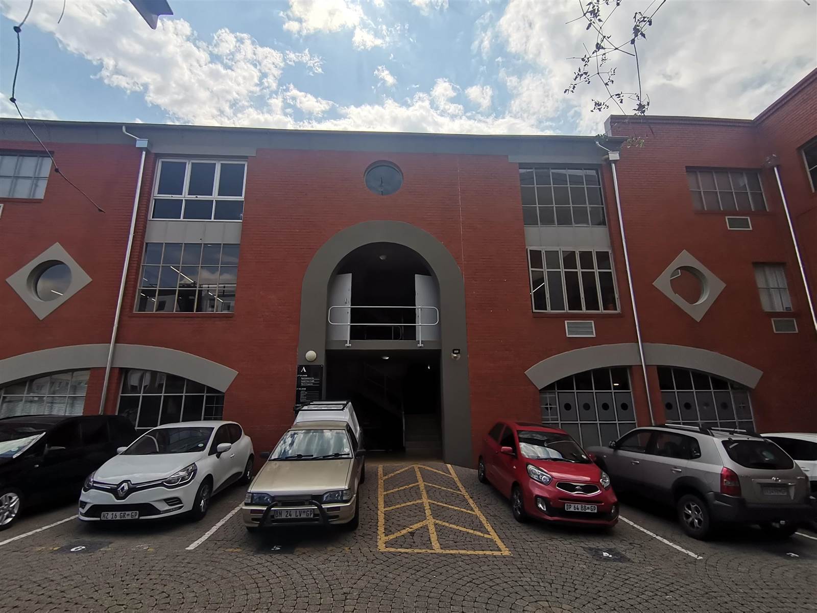 291  m² Commercial space in Parktown North photo number 3