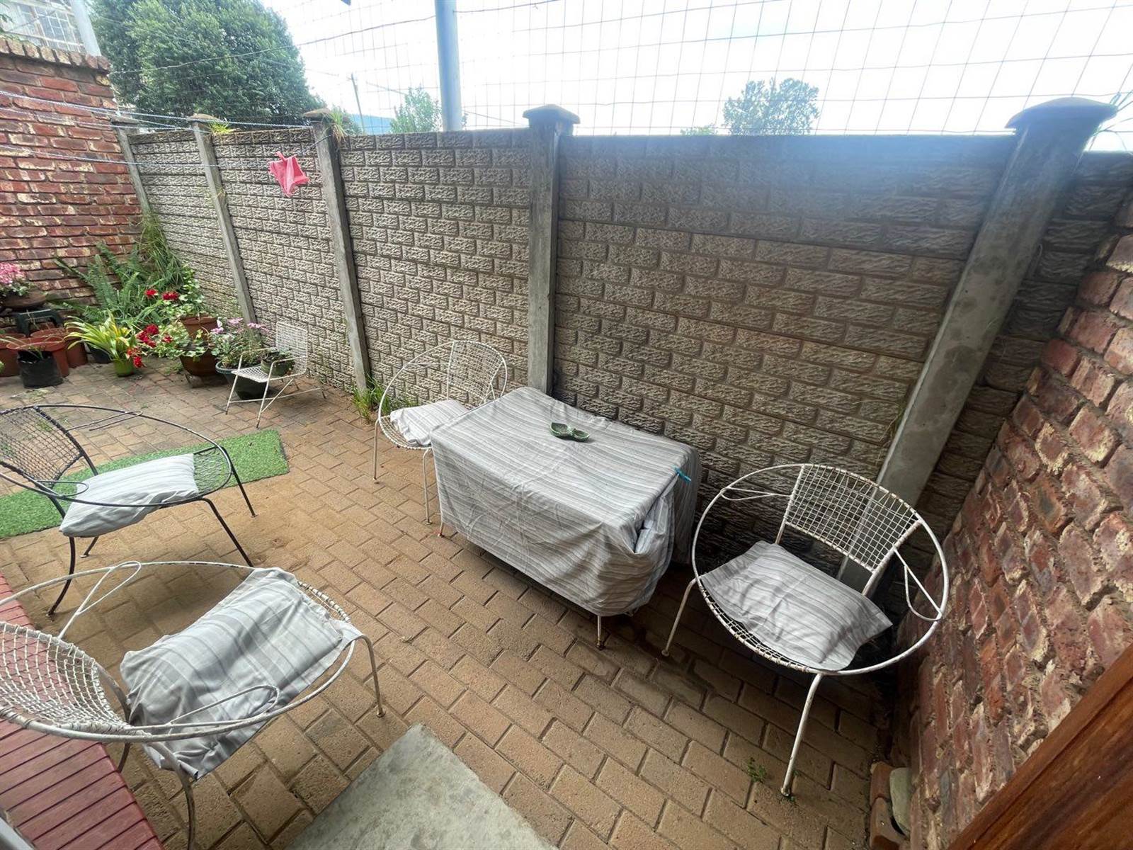 2 Bed Townhouse in Vryheid photo number 11