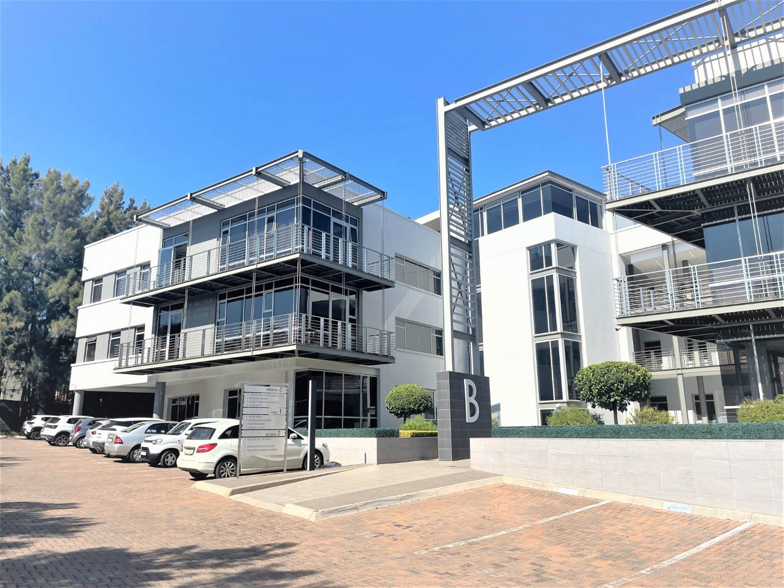 396  m² Commercial space in Bryanston photo number 1