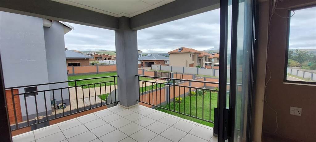 3 Bed Townhouse in Lydenburg photo number 12