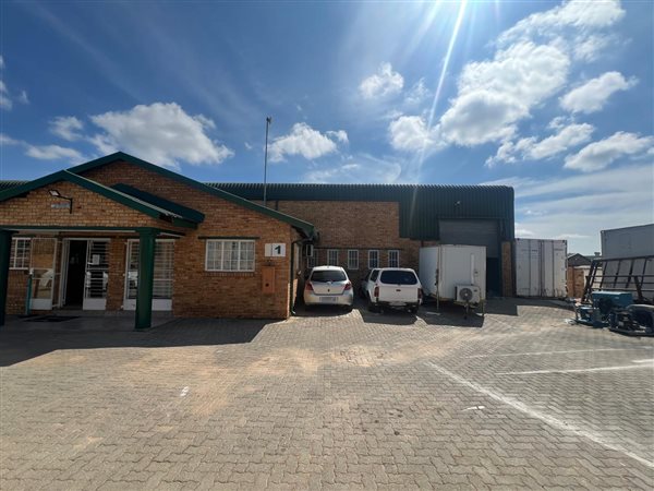 290  m² Industrial space in Krugersdorp Central