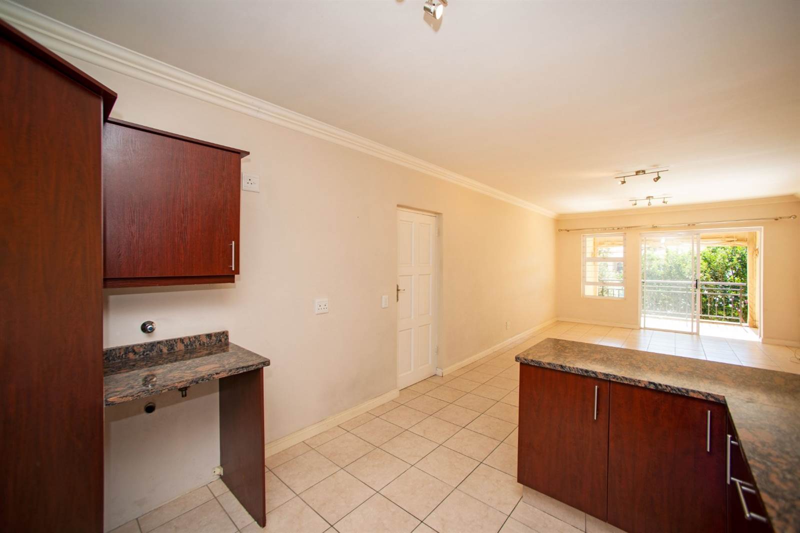 2 Bed Apartment in Morehill photo number 5