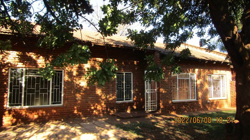 3 Bed Townhouse in Mokopane photo number 11