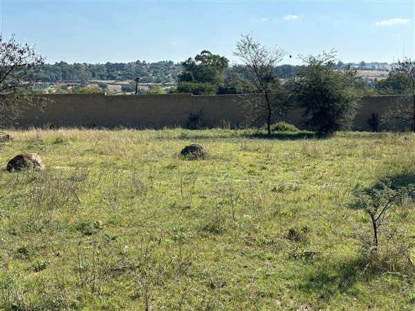 9568 m² Land available in Chartwell