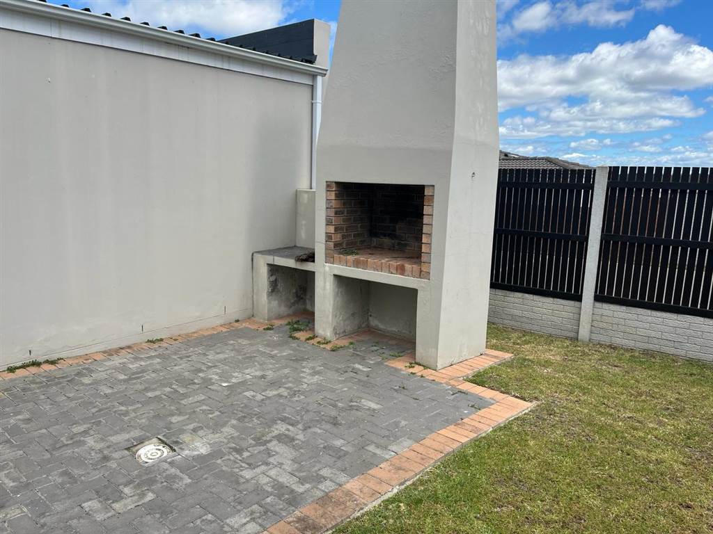 3 Bed Townhouse in Parsons Vlei photo number 18