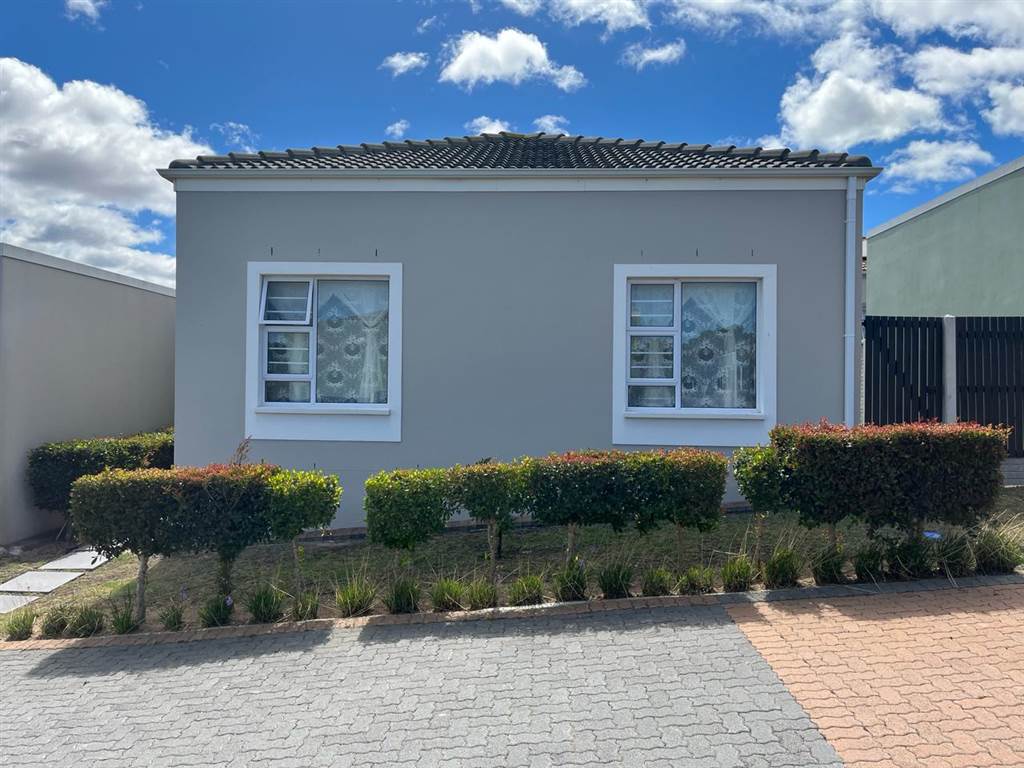 3 Bed Townhouse in Parsons Vlei photo number 2
