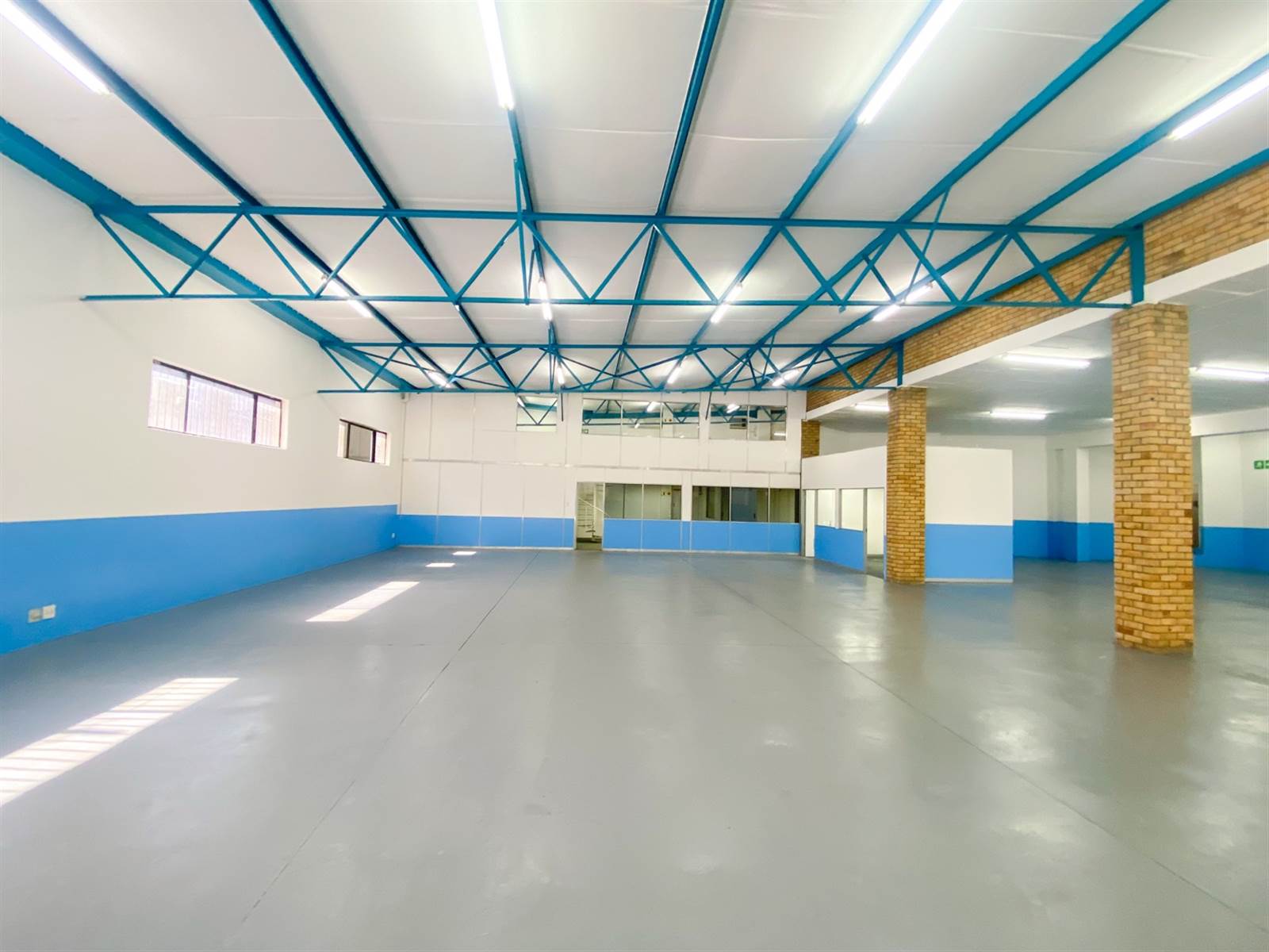 1430  m² Commercial space in Woodstock photo number 1