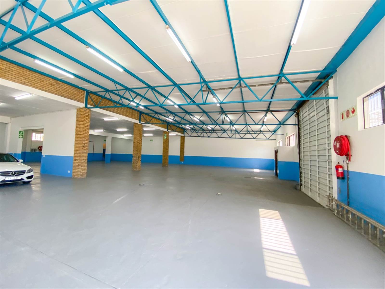 1430  m² Commercial space in Woodstock photo number 3