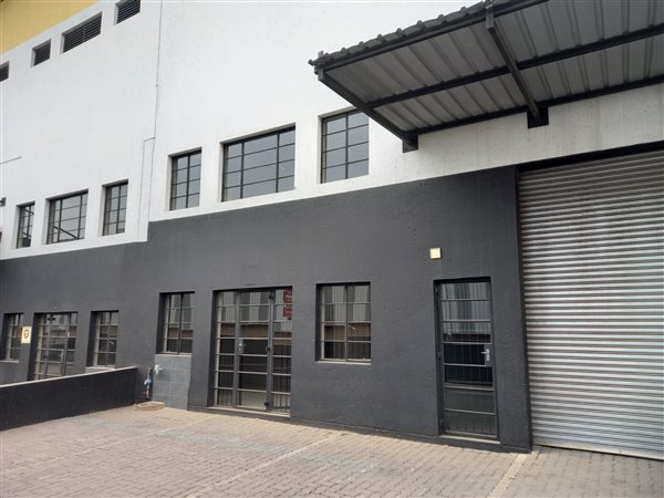 366  m² Industrial space