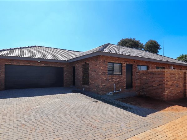 3 Bedroom Townhouse 3 Bedroom Townhouse