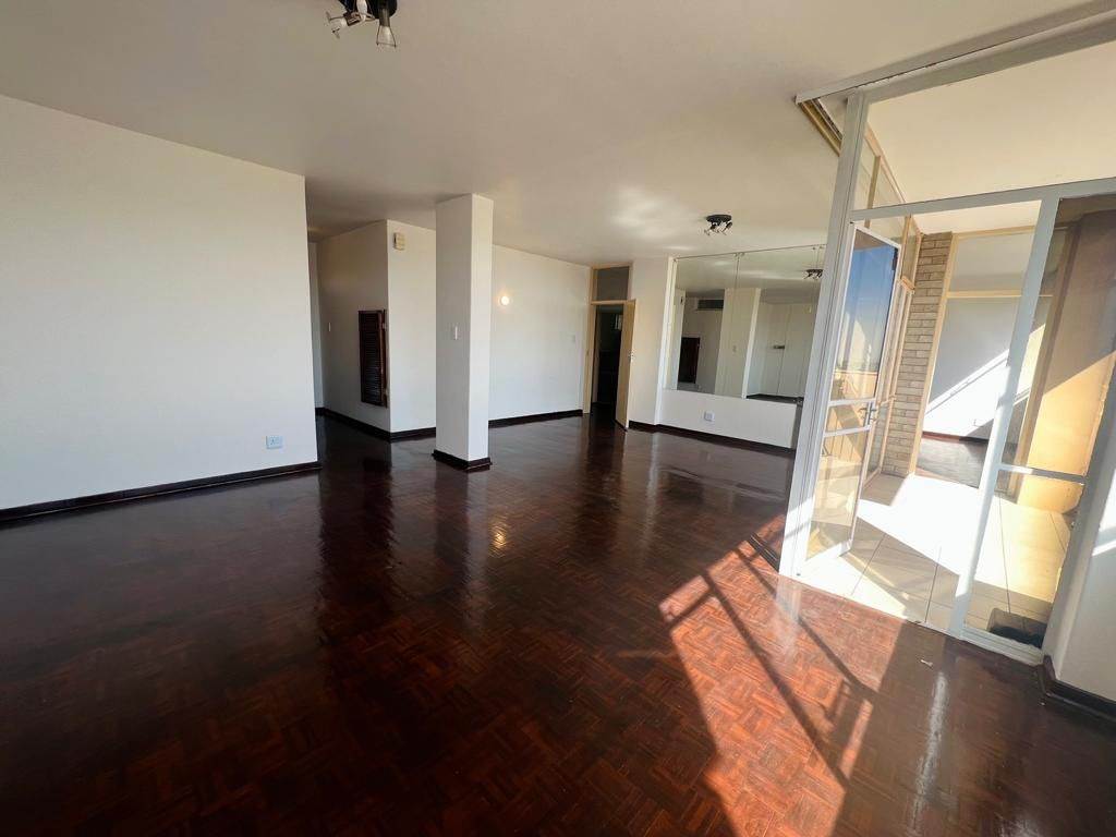 2 Bed Apartment in Parktown photo number 19