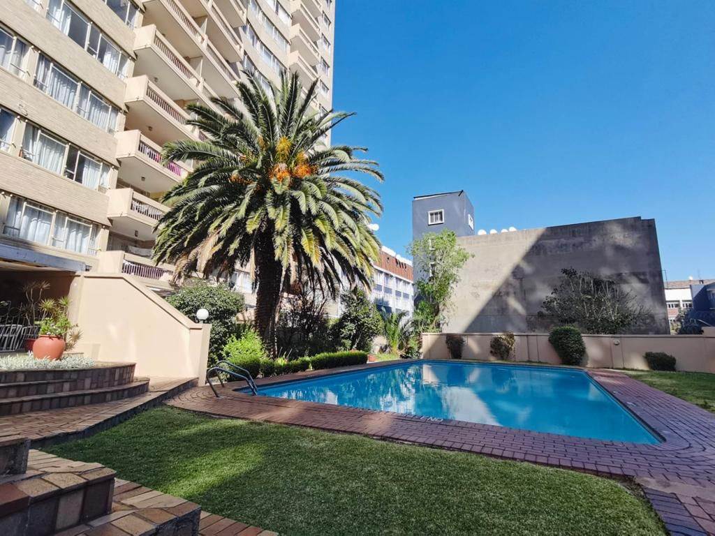 2 Bed Apartment in Parktown photo number 23