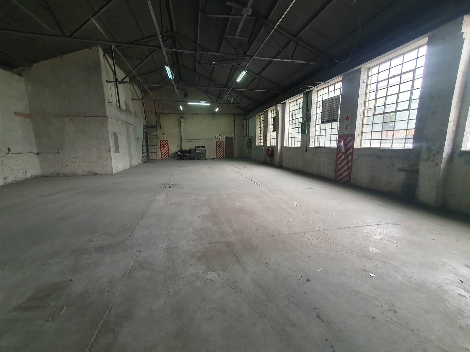 1850  m² Industrial space in Booysens Reserve photo number 4