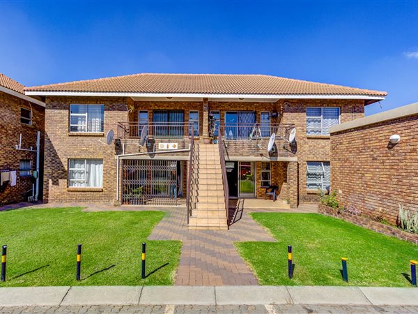 2 Bedroom Townhouse 2 Bedroom Townhouse