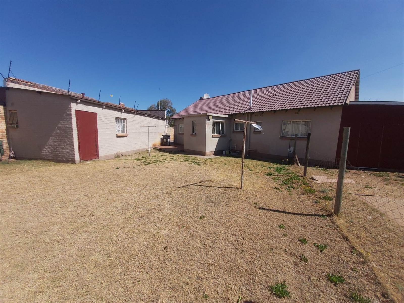 3 Bed House in Stilfontein photo number 4