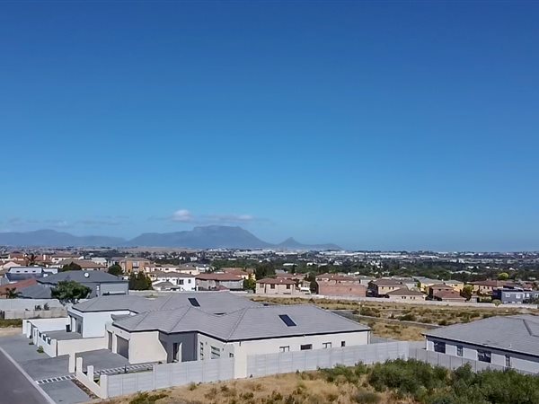 653 m² Land