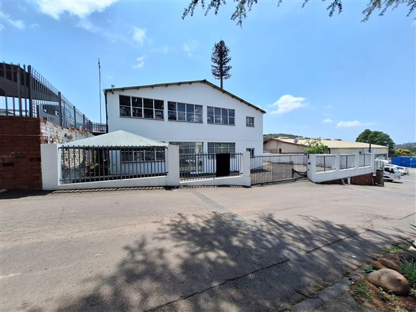 582  m² Industrial space