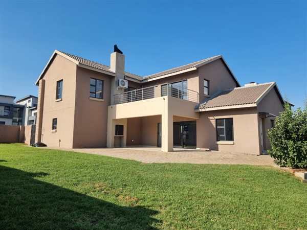 4 Bed House in Hartbeespoort Dam
