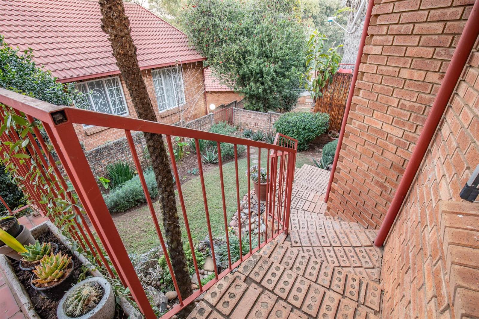 2 Bed Townhouse in Waterkloof photo number 27
