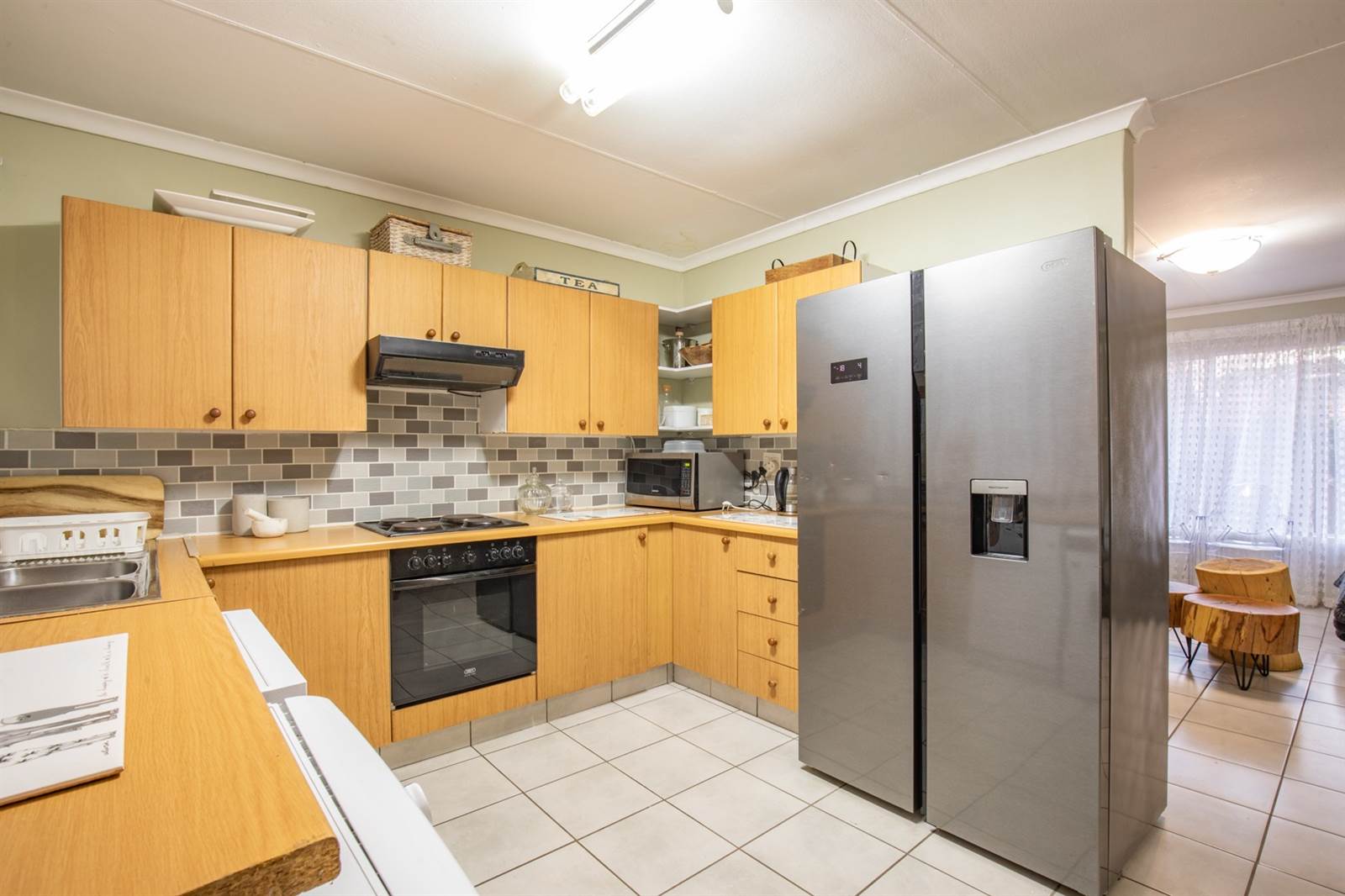 2 Bed Townhouse in Waterkloof photo number 6