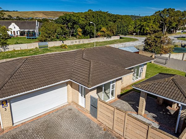 3 Bedroom Townhouse 3 Bedroom Townhouse