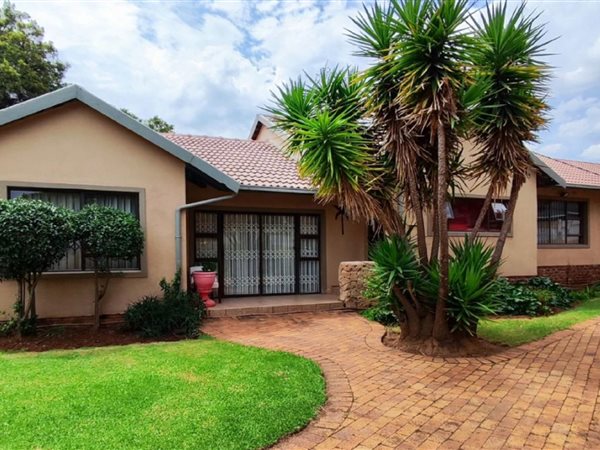 4 Bedroom House 4 Bedroom House