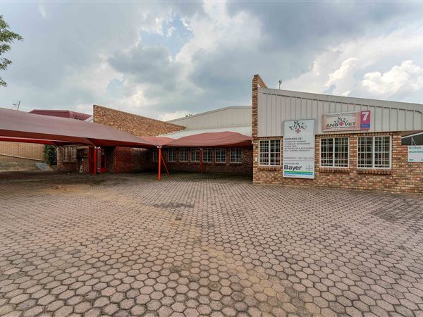 990  m² Commercial space in Kya Sands